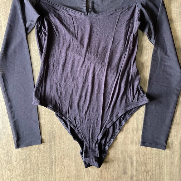 Black Bodysuit with Keyhole Cut out - Picture 4 of 5